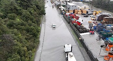 Eyüpsultan'da göle dönen yol havadan görüntülendi