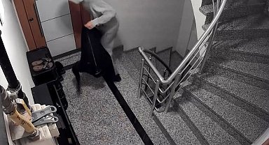 Eyüpsultan'da montunu çuval gibi yapan hırsız girdiği aparmandan 8 çift ayakkabı çaldı