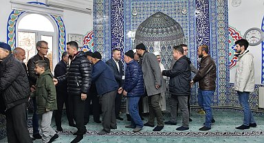 Ezine'de namaz sonrası bayramlaşma