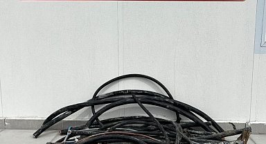 Fabrikadan bakır kablo çaldılar, yakalandılar