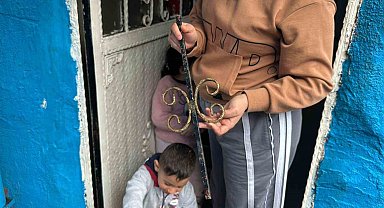 Fatih'te bina çökmesinde patlamanın etkisiyle demir parçaları evlere isabet etti