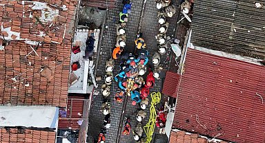 Fatih'te enkaz altında kalan 1 kişi daha kurtarıldı