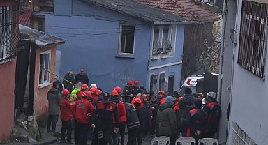 Fatih'te iki binanın çöktüğü mahallenin sakinleri konuştu: "Patlamayı duyduk, bomba zannettim"