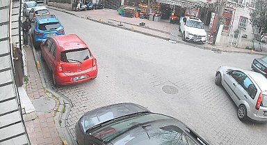 Fatih'te kapkaççı, kadının elindeki telefonu çaldı