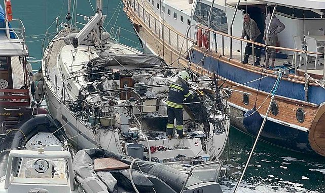 Fethiye'de göçmen kaçakçılığı yapılan tekne yandı