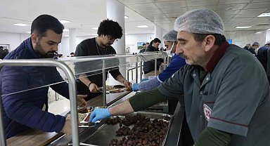 Fırat Üniversitesi'nde öğrenciler Ramazan ayında anne yemekleriyle iftarını açıyor