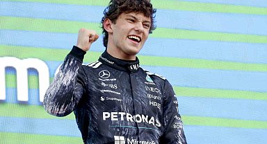 Formula 1'in Japonya Grand Prix'sinde kazanan Kimi Antonelli oldu