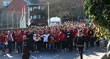 Galatasaray taraftarı, Dolmabahçe'ye geldi