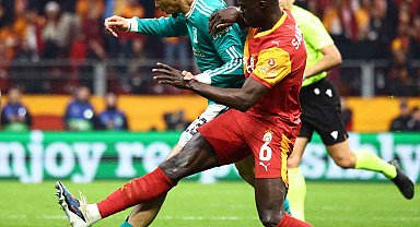 Galatasaray'da Davinson Sanchez cezalı duruma düştü