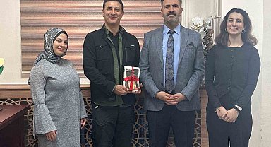 Gazeteci-yazar İbrahimoğlu öğrencilerle bir araya geldi