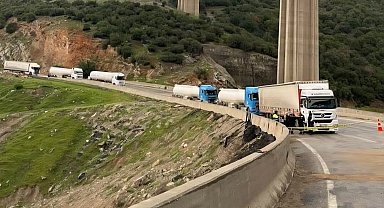 Gaziantep'te iki tır kafa kafaya çarpıştı: 1 ölü