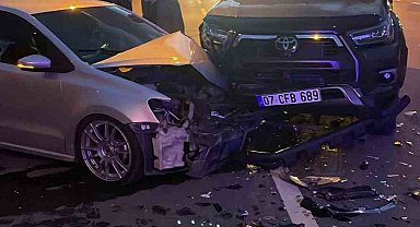 Gazipaşa'da kavşakta otomobille kamyonet çarpıştı: 1'i ağır 5 yaralı