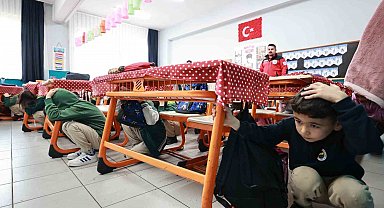 Gebze'de ilkokul öğrencilerine yönelik deprem tatbikatı yapıldı