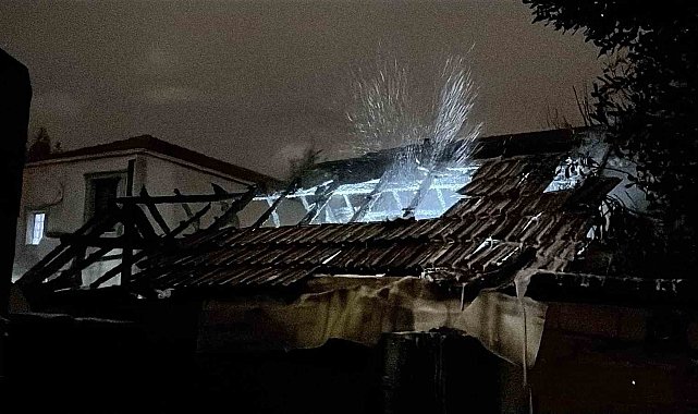 Gece saatlerinde müstakil evde çıkan yangın itfaiye ekiplerince söndürüldü
