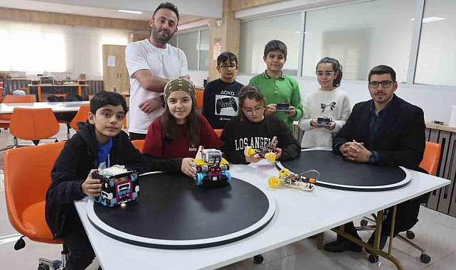 Geleceğin kaşifleri olacak depremzede çocuklar 'Hataybot' Robot Yarışması'na hazırlanıyorlar