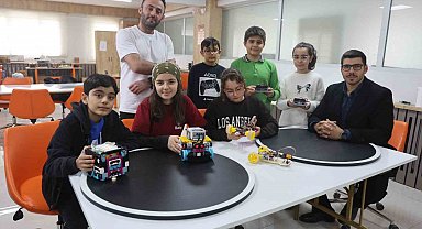 Geleceğin kaşifleri olacak depremzede çocuklar 'Hataybot' Robot Yarışması'na hazırlanıyorlar