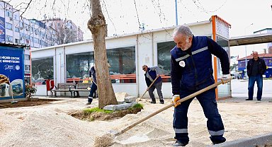 Gemlik Belediyesi'nden çarşı meydanında düzenleme çalışması