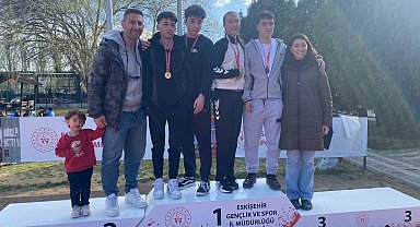 Genç atletler pistte kozlarını paylaştı