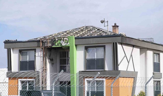 GES santralindeki idari binanın çatısında çıkan yangın söndürüldü