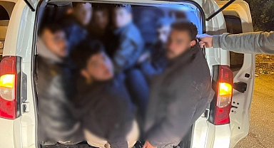 Göçmenleri tıka basa taşırken yakayı ele veren insan tacirine 102 bin TL ceza