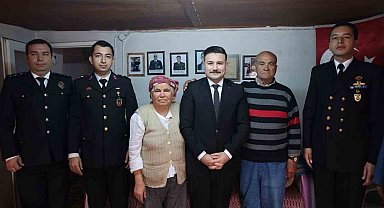 Gökçeada Kaymakamı Acar'dan Gazi ailesine bayram ziyareti