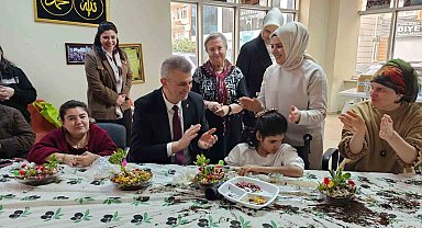 Gölcük'te engelli bireyler teraryum atölyesinde buluştu