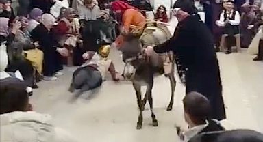 Gördes'te ilginç 'damat eğlencesi'