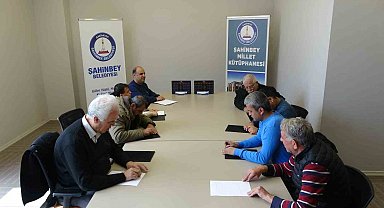 Görme engeliler Braille alfabesi öğreniyor