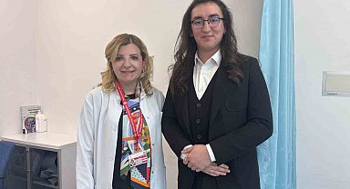 Görme kaybı yaşarken ders çalıştı, şimdi doktorlarıyla meslektaş olmayı hedefliyor