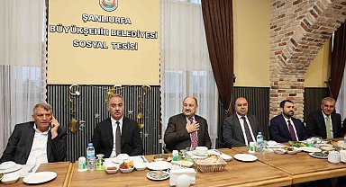 Gülpınar ilçe belediye başkanları ve meclis üyeleriyle iftarda buluştu