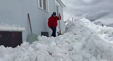 Gümüşhane'de akılalmaz olay: Ayılar bu kez kapıdan değil pencereden girdi