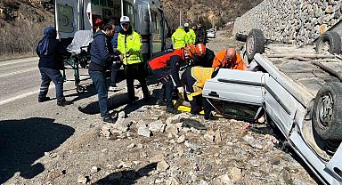 Gümüşhane'de otomobil ters döndü: 2 yaralı