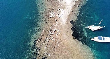 Gümüşlük koyunda sular çekildi, 3 bin 500 yıllık kral yolu ortaya çıktı
