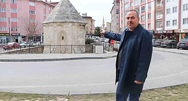 Gün boyu insanlar fark etmeden yanından geçiyor, Anadolu'nun en büyük ahisi burada yatıyor