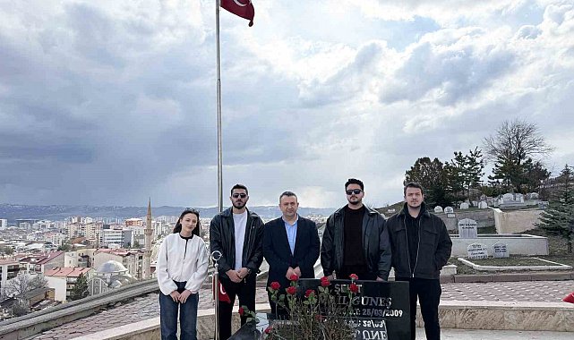 Güneş mezarı başında anıldı