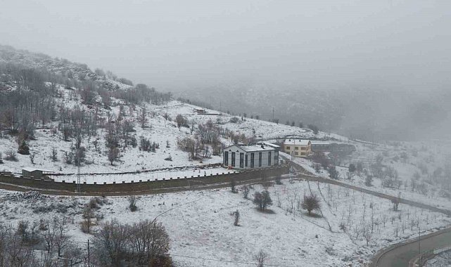 Hadim'de kar yağışı başladı