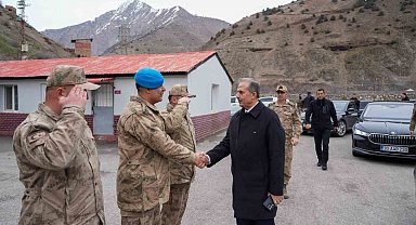 Hakkari Valisi'nden jandarmaya moral ziyareti