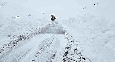 Hakkari'de 13 köy ve 32 mezra yolu ulaşıma kapandı