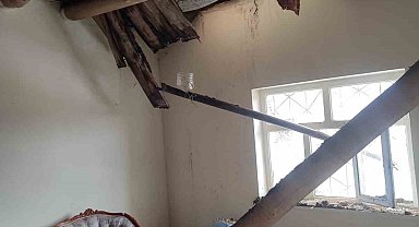 Hakkari'de 6 kişilik ailenin evi çöktü