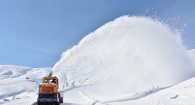 Hakkari'de 74 yerleşim yerinin yolu ulaşıma kapandı