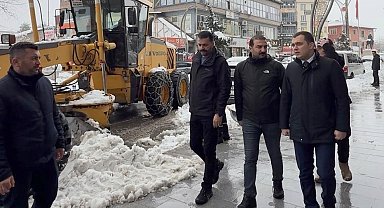 Hakkari'de karla mücadele çalışmaları aralıksız sürüyor