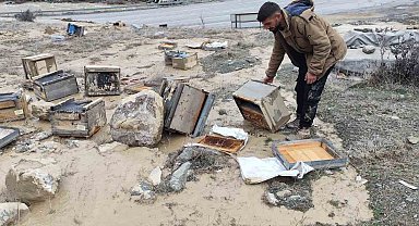 Hakkari'de selde 150 kovan zarar gördü