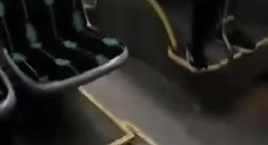 Halk otobüsündeki uygunsuz davranış kamerada