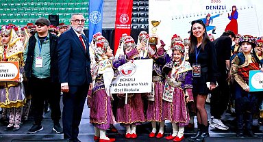 Halk oyunlarında okullar sahne aldı