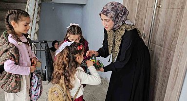 Hasköy'de bayram geleneği sürüyor: Çocuklar kapı kapı şeker topladı