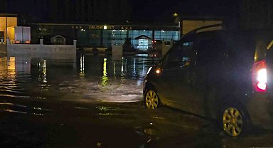 Hasköy'de sağanak ve eriyen kar su baskınlarına neden oldu