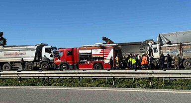 Hatay'da aynı istikametteki kamyonlar çarpıştı: 1 ölü
