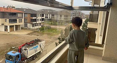 Her gün çöp kamyonunu bekleyen minik Arda'ya sürpriz