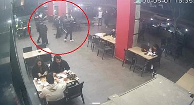 Hiç tanımadıkları genci "Neden bakıyorsun" diye darp edip burnunu kırdılar