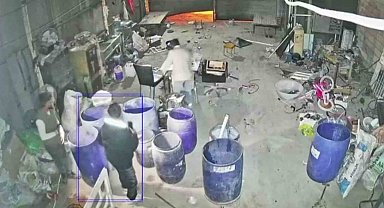 Hırsızların hedefi olan hurdacı defalarca soyuldu